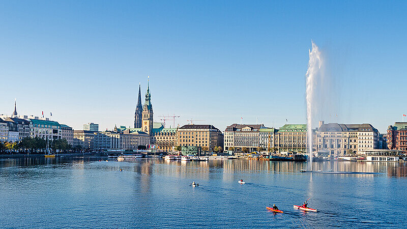 Hamburg: Binnenalster mit Rathaus