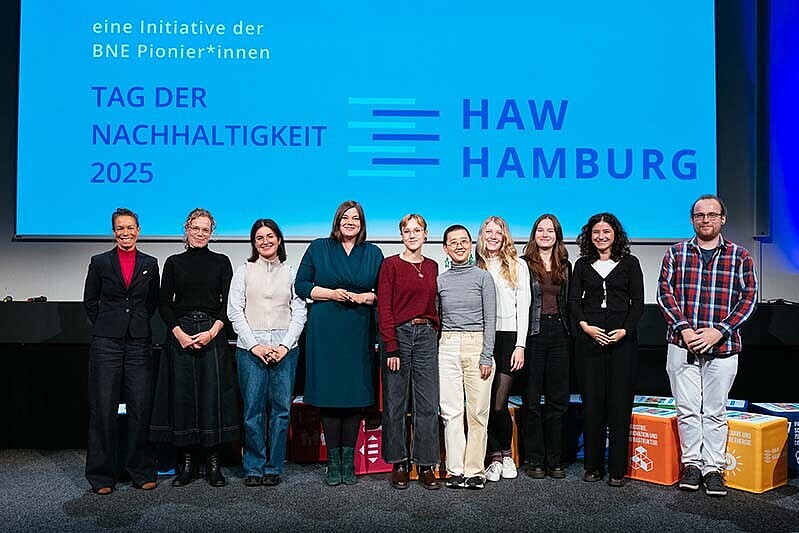 BNE-PionierInnen mit Senatorin u.a.