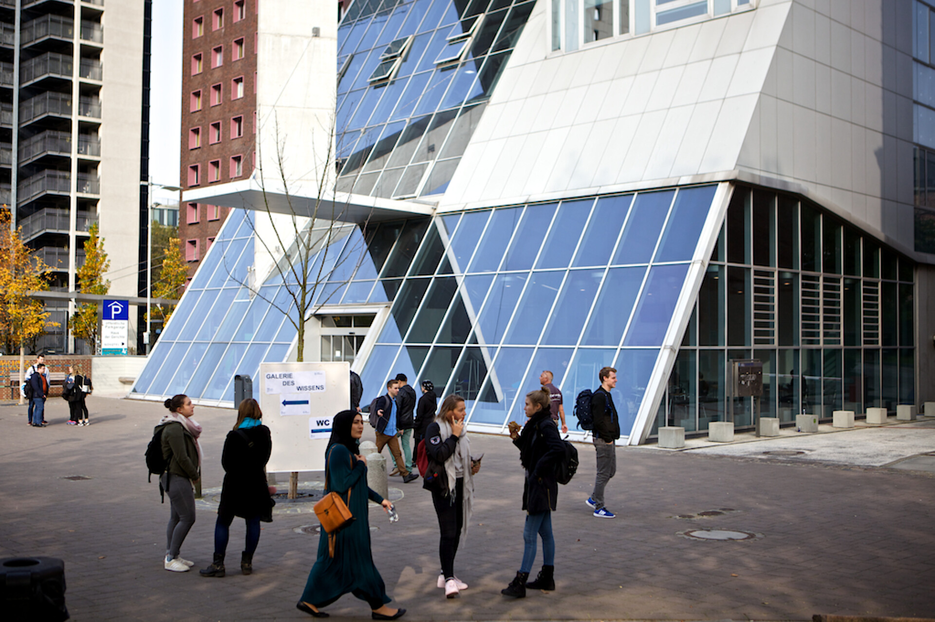 Studierende beim Jubiläum der Fakultät Wirtschaft und Soziales auf dem Campus Berliner Tor