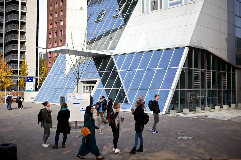 Studierende beim Jubiläum der Fakultät Wirtschaft und Soziales auf dem Campus Berliner Tor