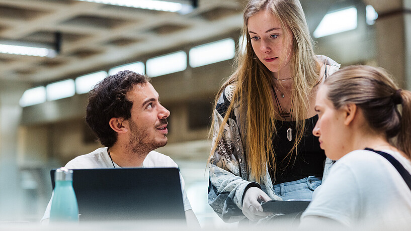 Studierende der Sozialen Arbeite bereiten sich auf eine ehrenamtliche, rechtliche Betreuung vor