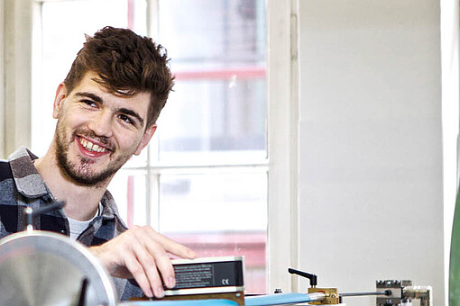 
                Flugzeugbau-Studierende der HAW Hamburg im Aerolab
            