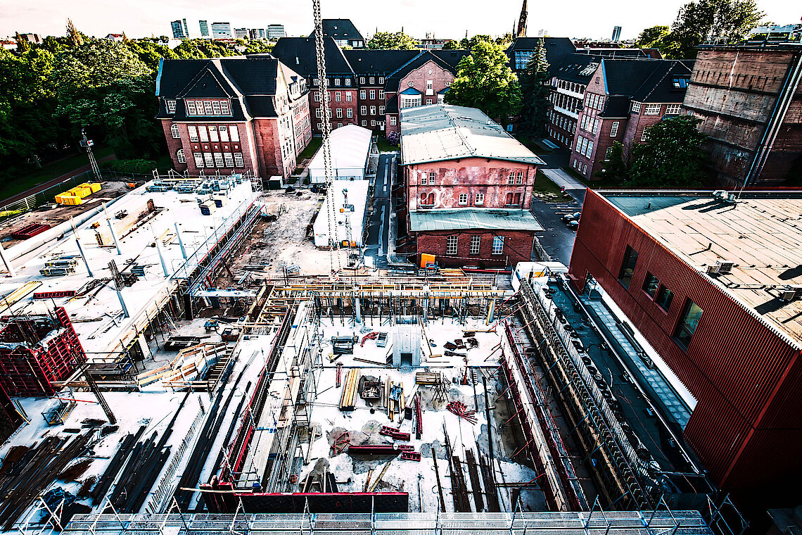 2013 - Die Entstehung des Neubaus für die Bibliothek, Mensa, Werkstätten und Labore am Kunst- und Mediencampus Finkenau.