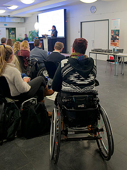 
                Szene von der Abschlusstagung, es spricht gerade Hamburgs Wissenschaftssenatorin Maryam Blumenthal.
            