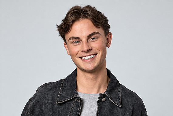Jona Reiter
Jona Reitner, Absolvent Medien und Kommunikation B.A.