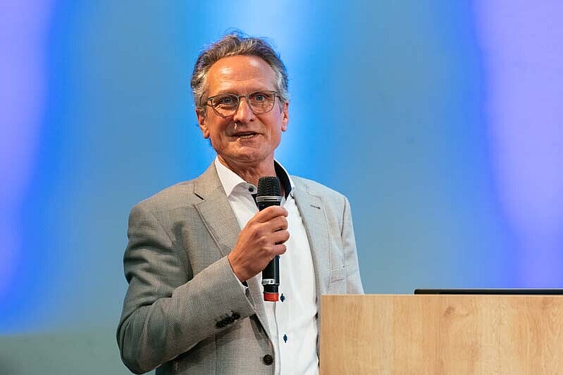 Prof. Dr. Hans Schäfers spricht